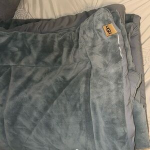 Twin XL Ugg comforter